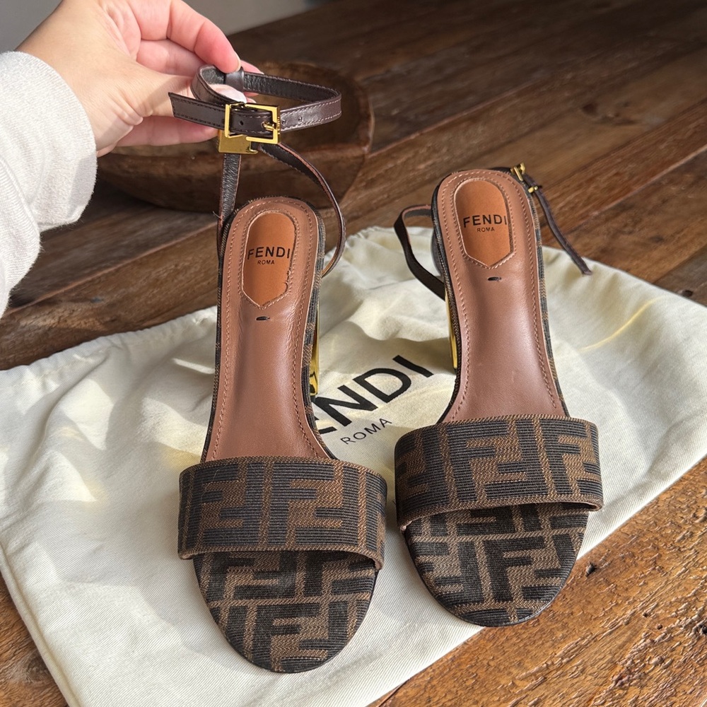 Fendi
FF 95MM Traced Heel Sandals - Picture 5 of 7